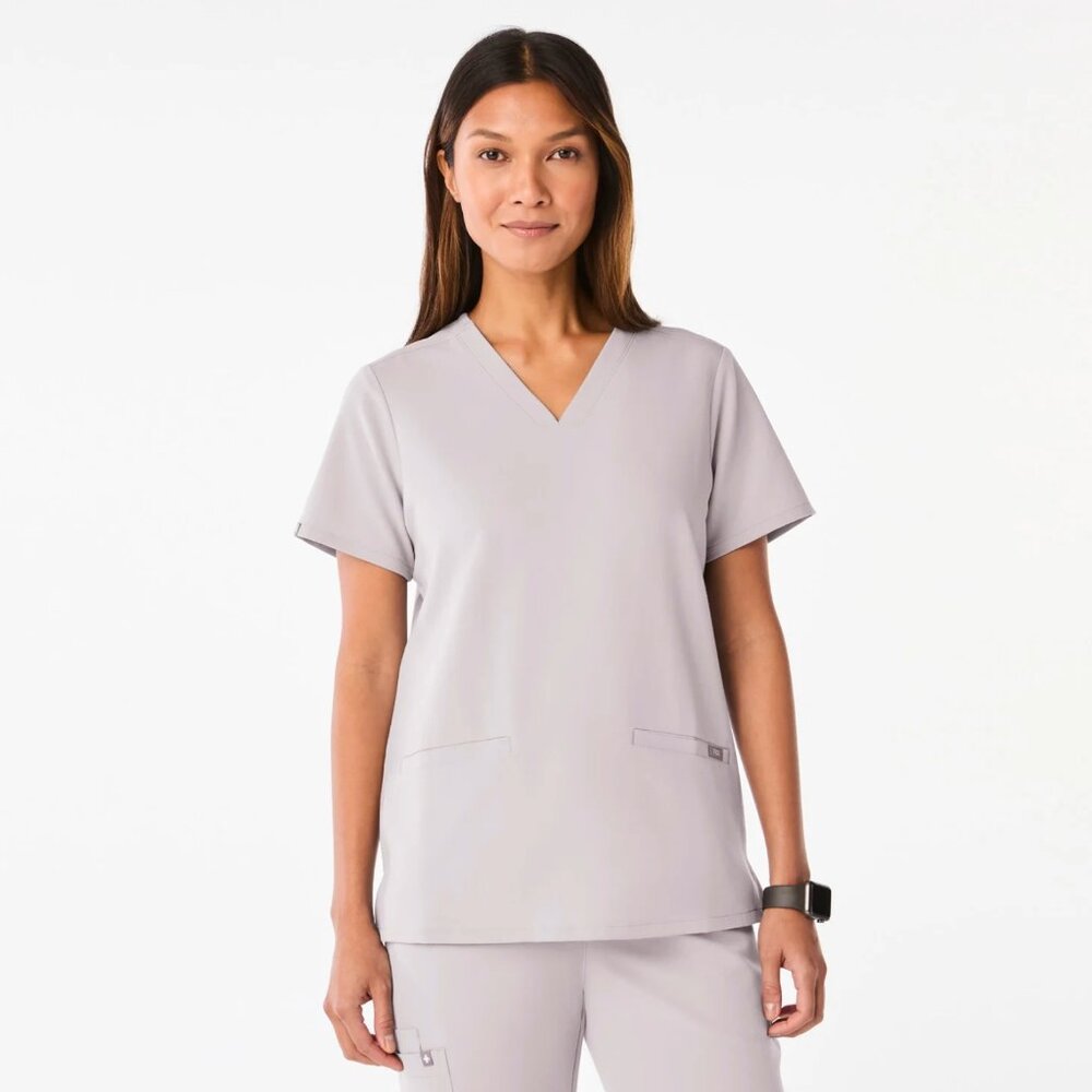 FIGS Casma Three-Pocket Scrub Top in Slate